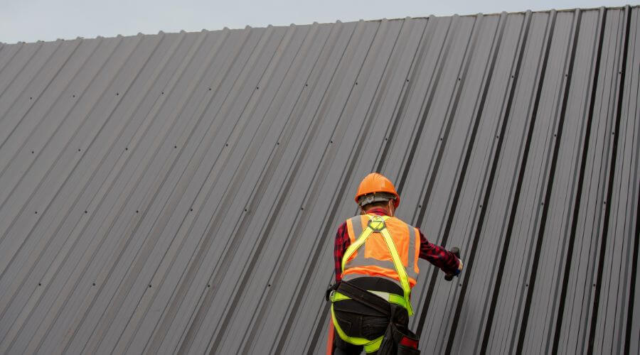 Roofer in Mountain City, NV